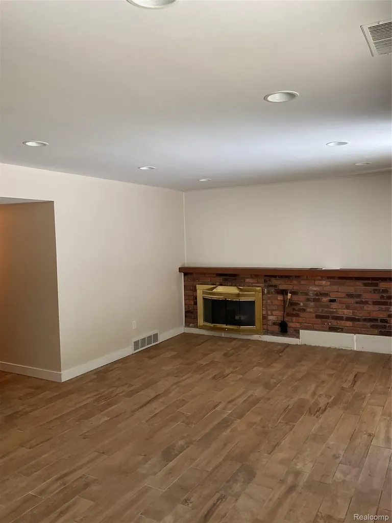 7096 Riverstone Road West Bloomfield Charter Township MI 48322