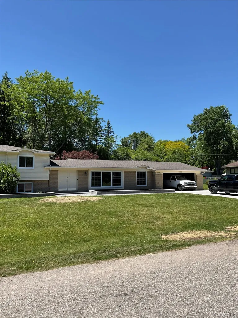 7096 Riverstone Road West Bloomfield Charter Township MI 48322