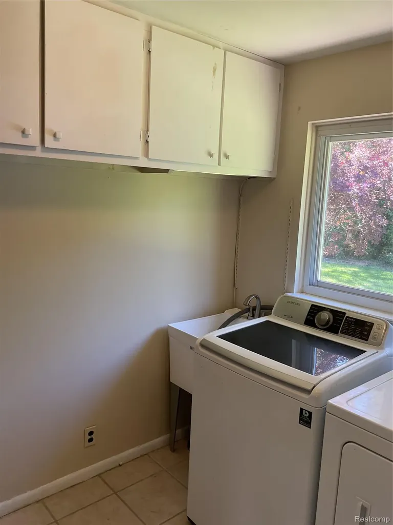 7096 Riverstone Road West Bloomfield Charter Township MI 48322