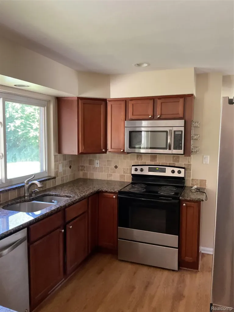 7096 Riverstone Road West Bloomfield Charter Township MI 48322
