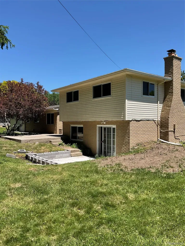 7096 Riverstone Road West Bloomfield Charter Township MI 48322