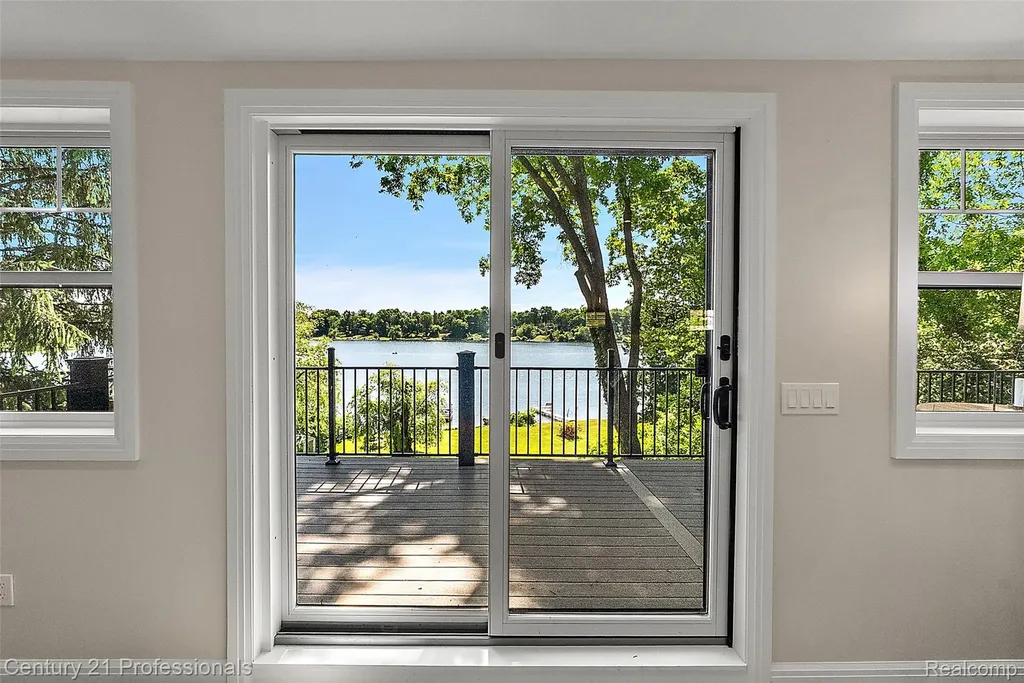 1420 Pettibone Lake Road Highland Charter Township MI 48356