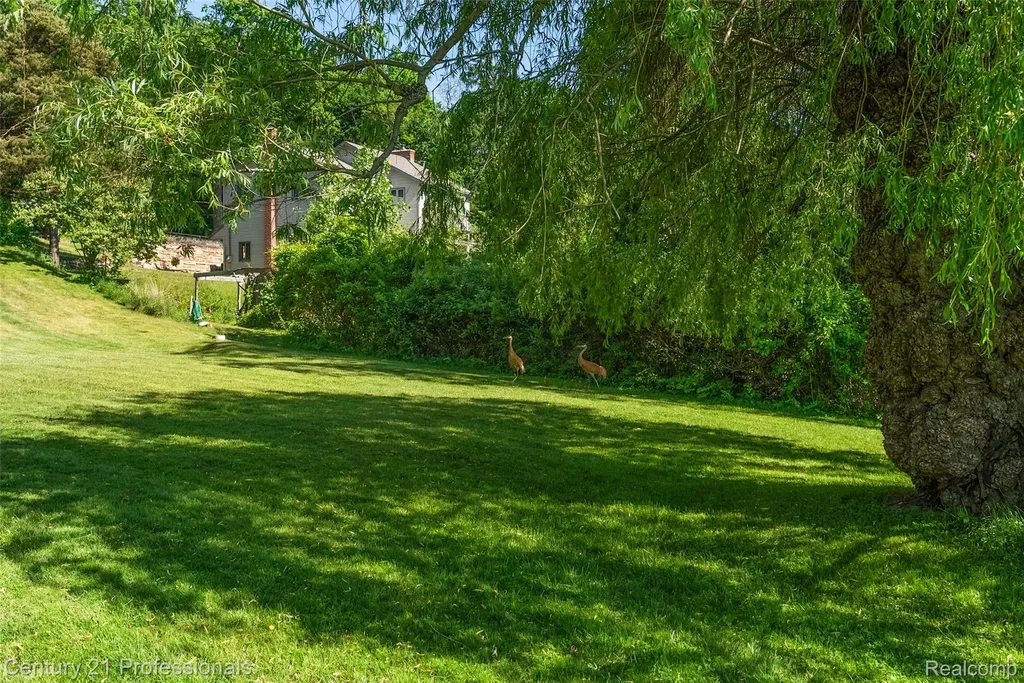 1420 Pettibone Lake Road Highland Charter Township MI 48356