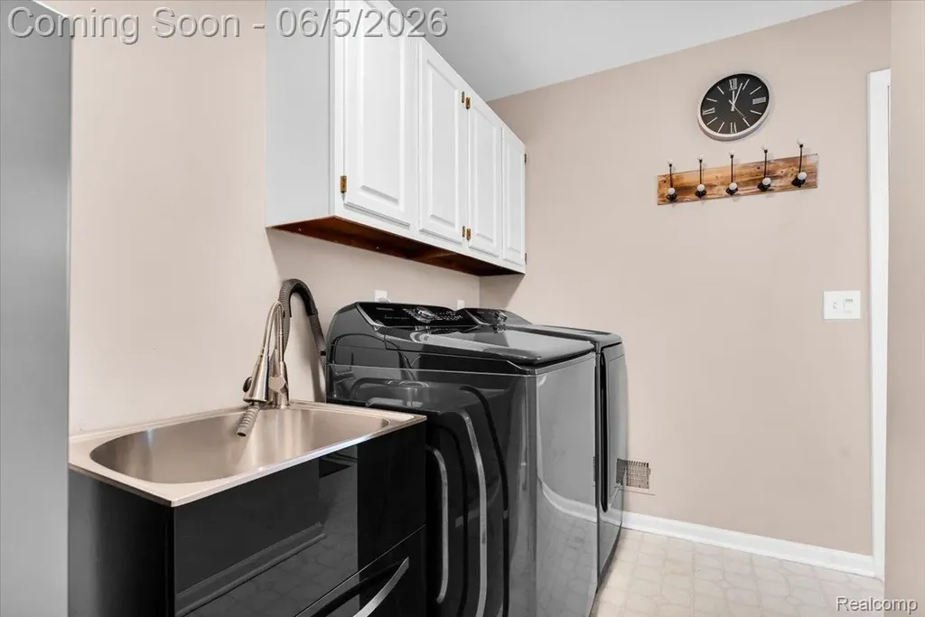 36615 Almond Circle Farmington Hills City MI 48335
