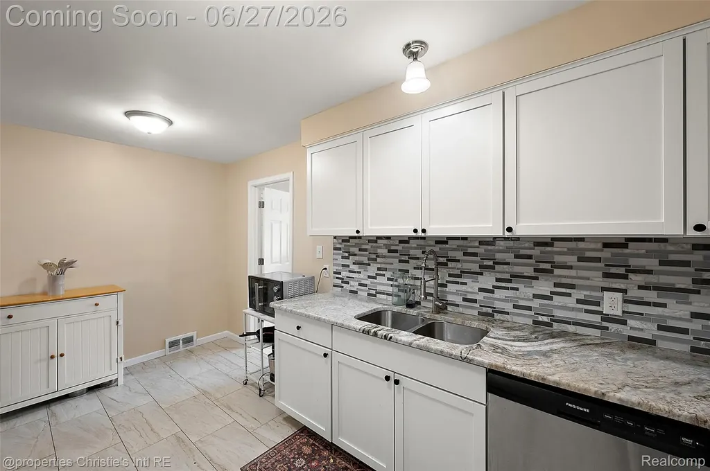 15654 Juliana Avenue Eastpointe City MI 48021