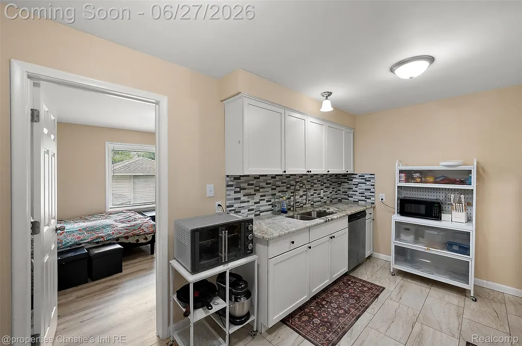 15654 Juliana Avenue Eastpointe City MI 48021