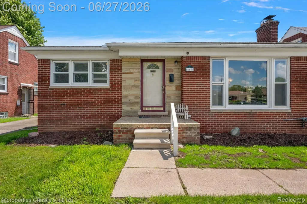 15654 Juliana Avenue Eastpointe City MI 48021