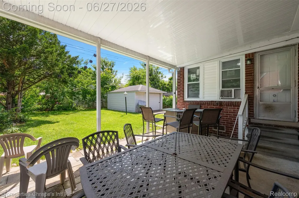 15654 Juliana Avenue Eastpointe City MI 48021