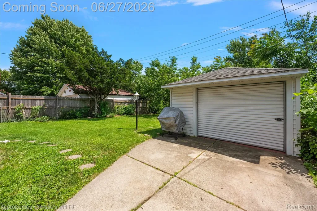 15654 Juliana Avenue Eastpointe City MI 48021