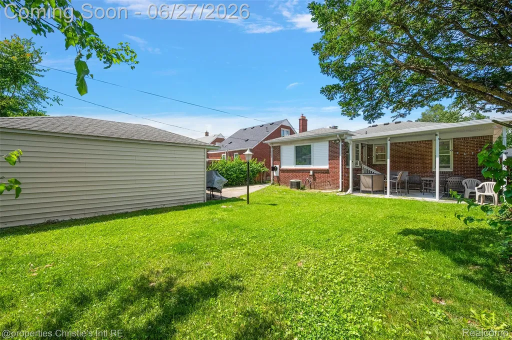 15654 Juliana Avenue Eastpointe City MI 48021