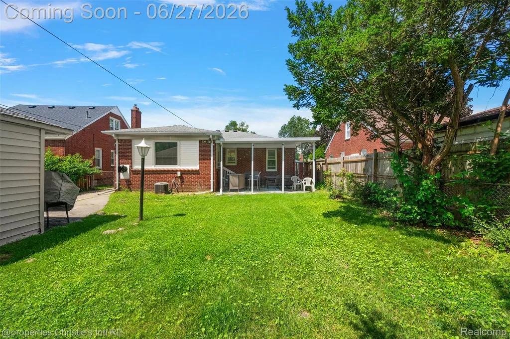 15654 Juliana Avenue Eastpointe City MI 48021