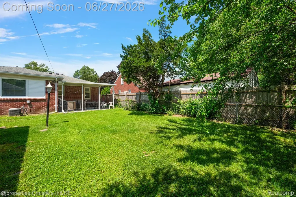 15654 Juliana Avenue Eastpointe City MI 48021