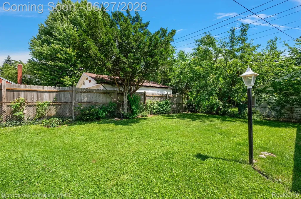 15654 Juliana Avenue Eastpointe City MI 48021