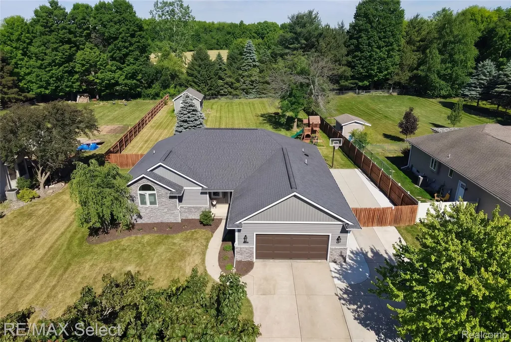 2288 Lost Creek Drive Clayton Charter Township MI 48433