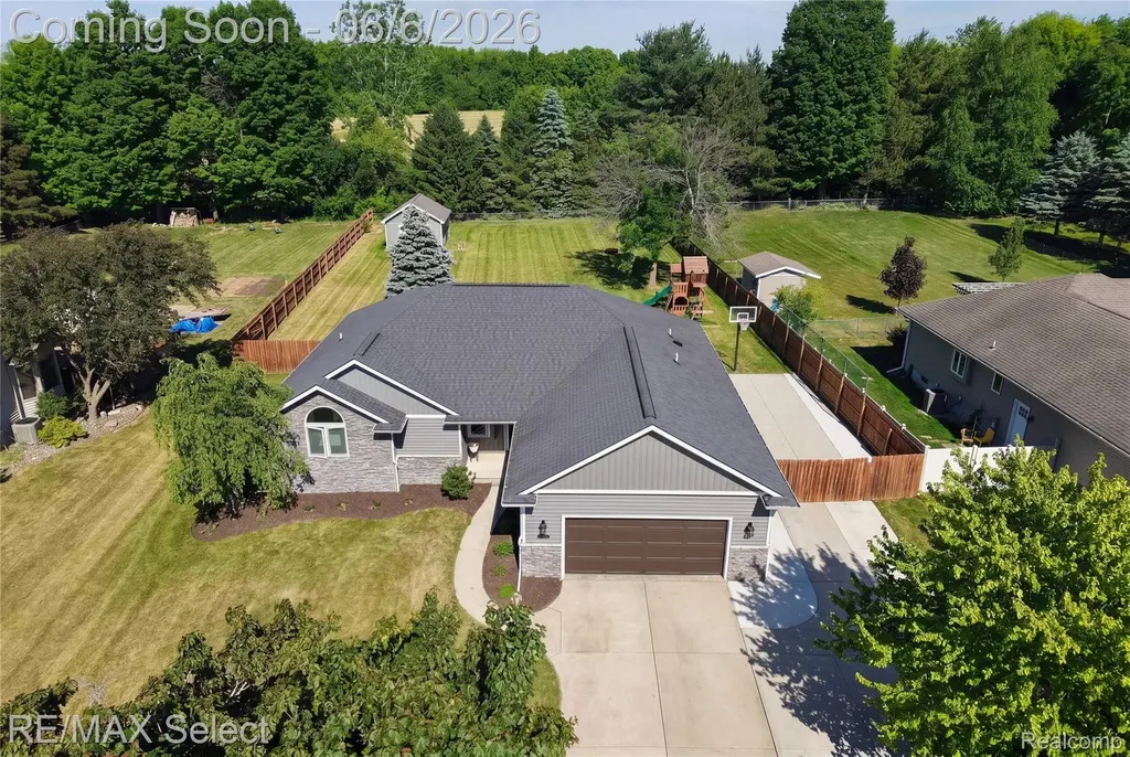 2288 Lost Creek Drive Clayton Charter Township MI 48433