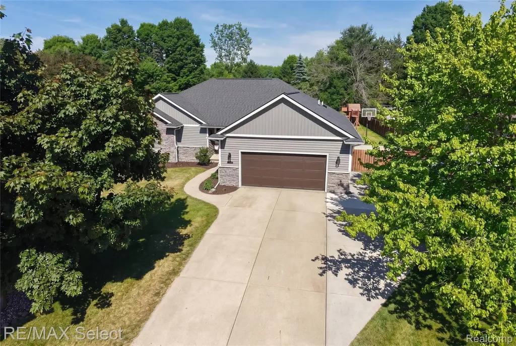 2288 Lost Creek Drive Clayton Charter Township MI 48433