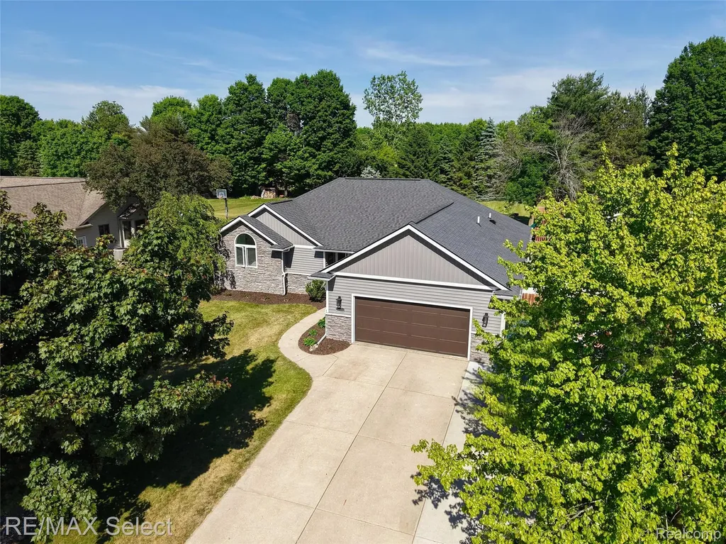 2288 Lost Creek Drive Clayton Charter Township MI 48433