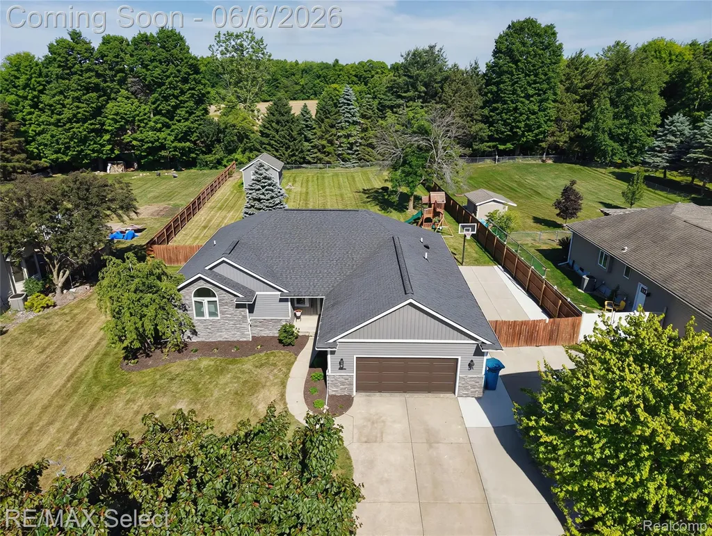 2288 Lost Creek Drive Clayton Charter Township MI 48433