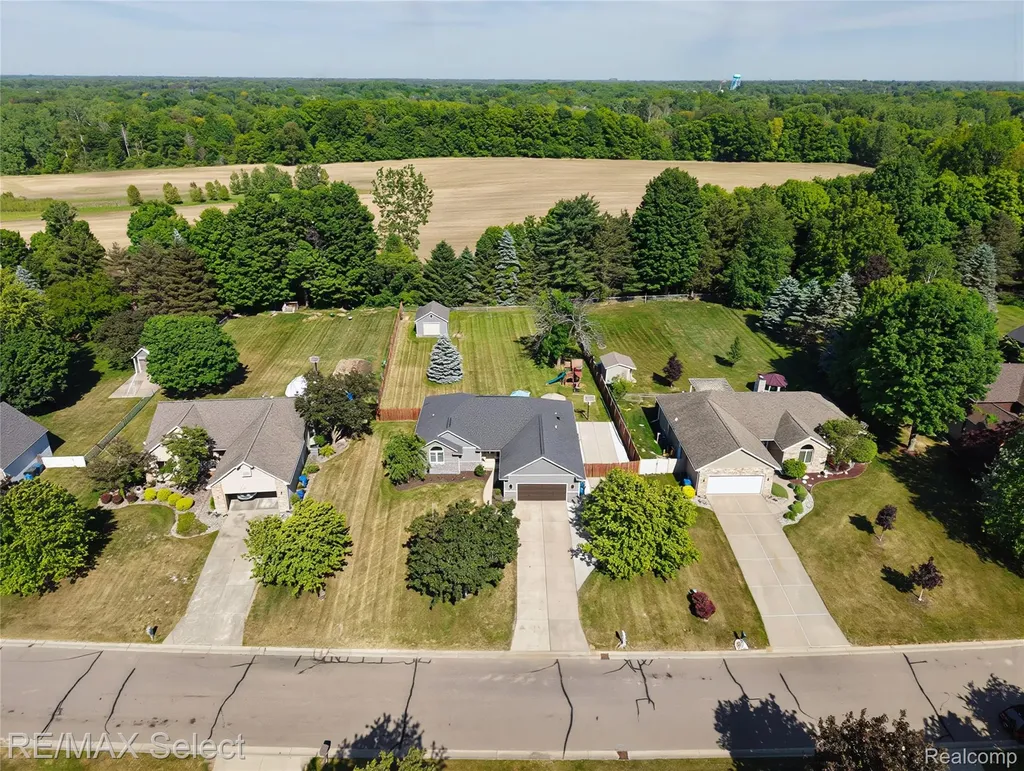 2288 Lost Creek Drive Clayton Charter Township MI 48433