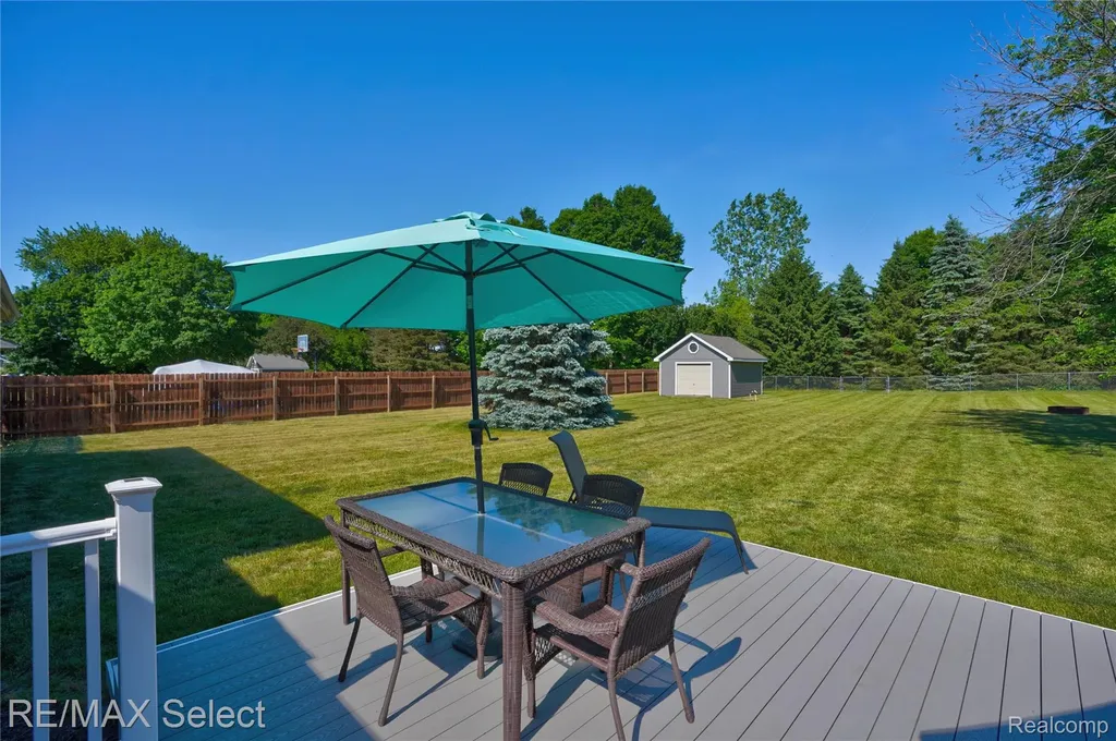 2288 Lost Creek Drive Clayton Charter Township MI 48433