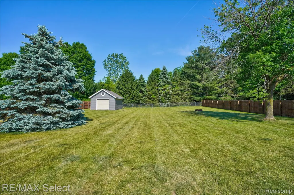 2288 Lost Creek Drive Clayton Charter Township MI 48433