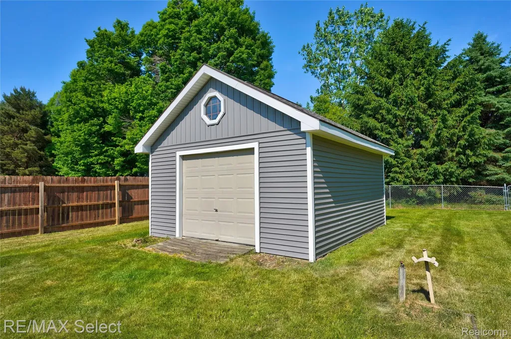 2288 Lost Creek Drive Clayton Charter Township MI 48433