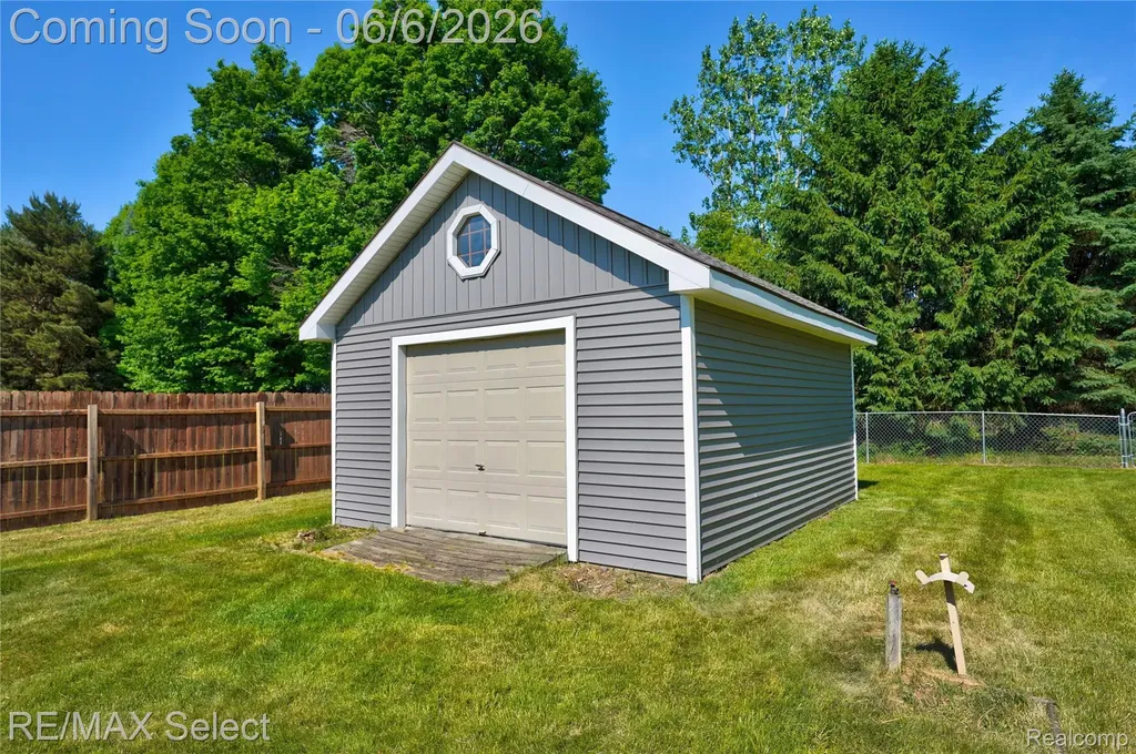 2288 Lost Creek Drive Clayton Charter Township MI 48433