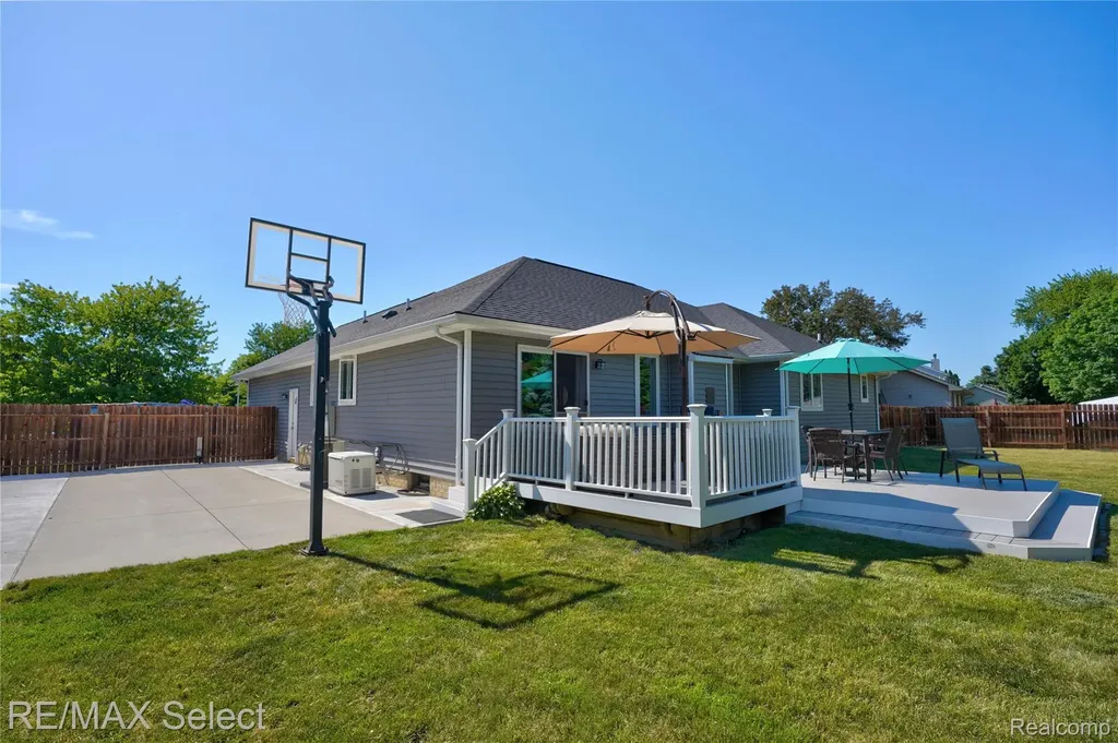 2288 Lost Creek Drive Clayton Charter Township MI 48433
