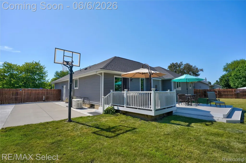 2288 Lost Creek Drive Clayton Charter Township MI 48433