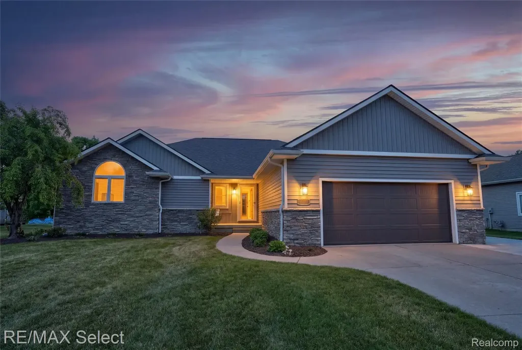 2288 Lost Creek Drive Clayton Charter Township MI 48433