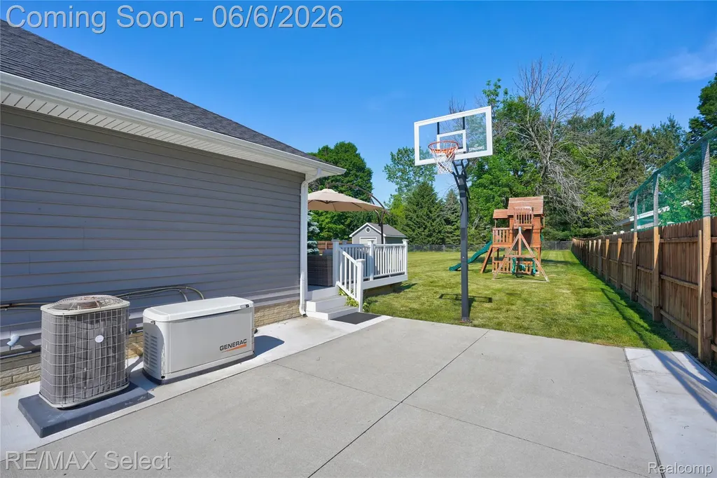 2288 Lost Creek Drive Clayton Charter Township MI 48433