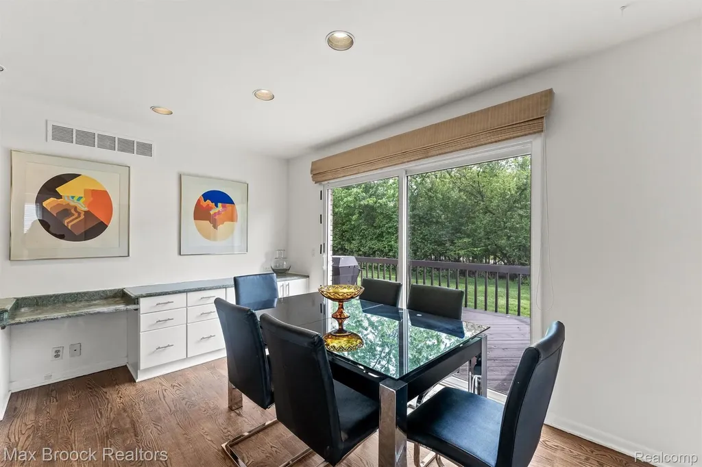 5725 Ridgewood Road West Bloomfield Charter Township MI 48322