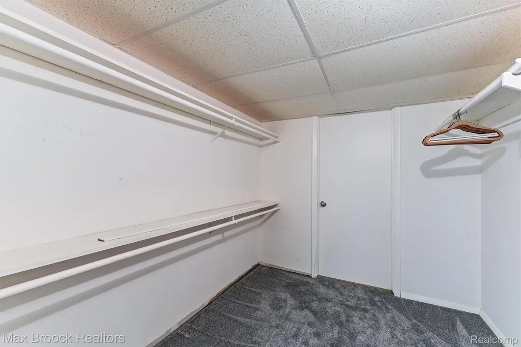 5725 Ridgewood Road West Bloomfield Charter Township MI 48322