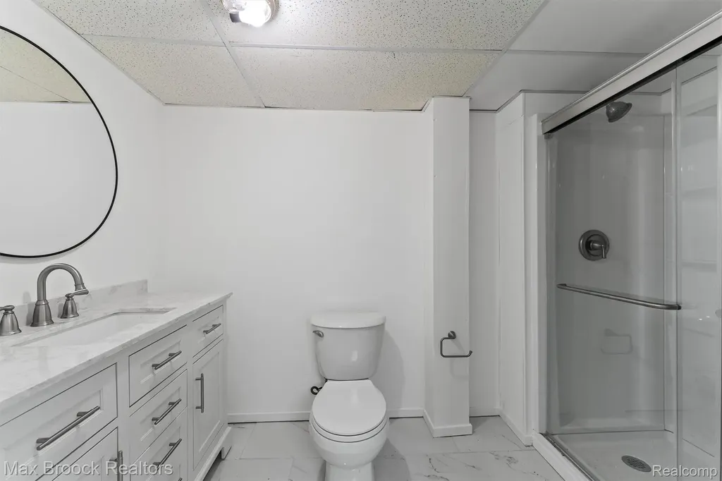 5725 Ridgewood Road West Bloomfield Charter Township MI 48322