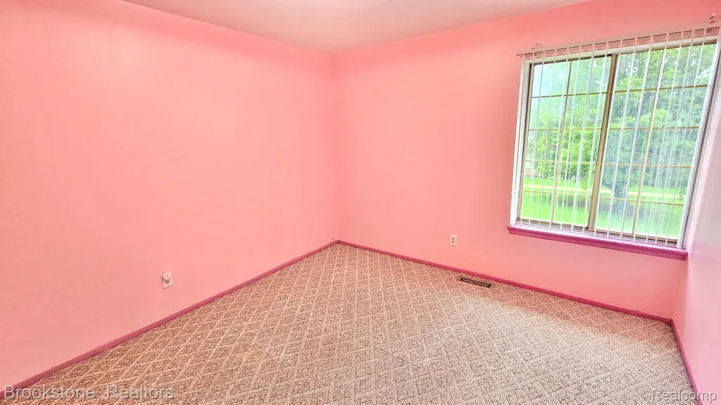 19601 W 12 Mile Road Southfield City MI 48076