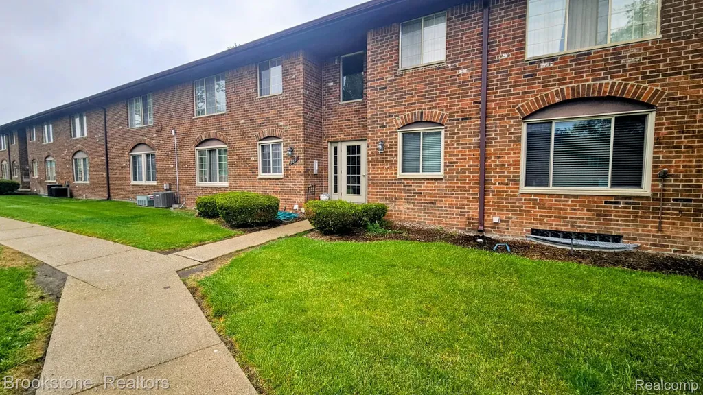 19601 W 12 Mile Road Southfield City MI 48076