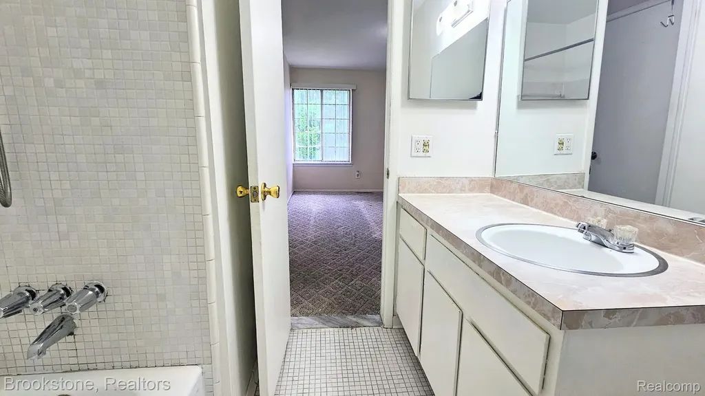 19601 W 12 Mile Road Southfield City MI 48076