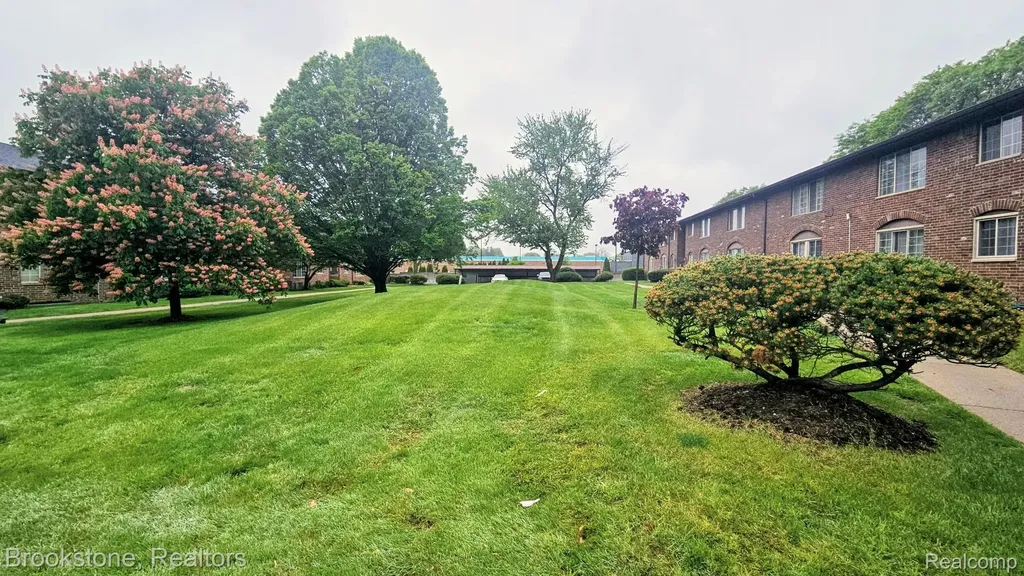 19601 W 12 Mile Road Southfield City MI 48076