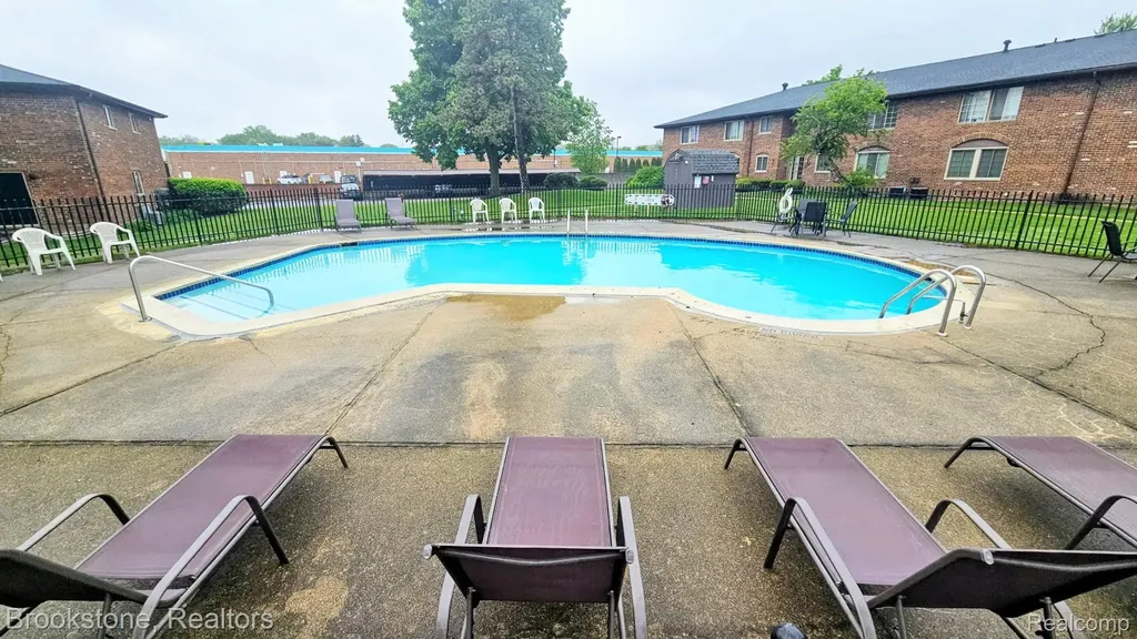 19601 W 12 Mile Road Southfield City MI 48076