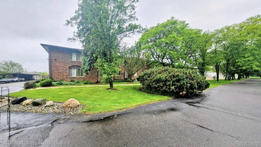 19601 W 12 Mile Road Southfield City MI 48076