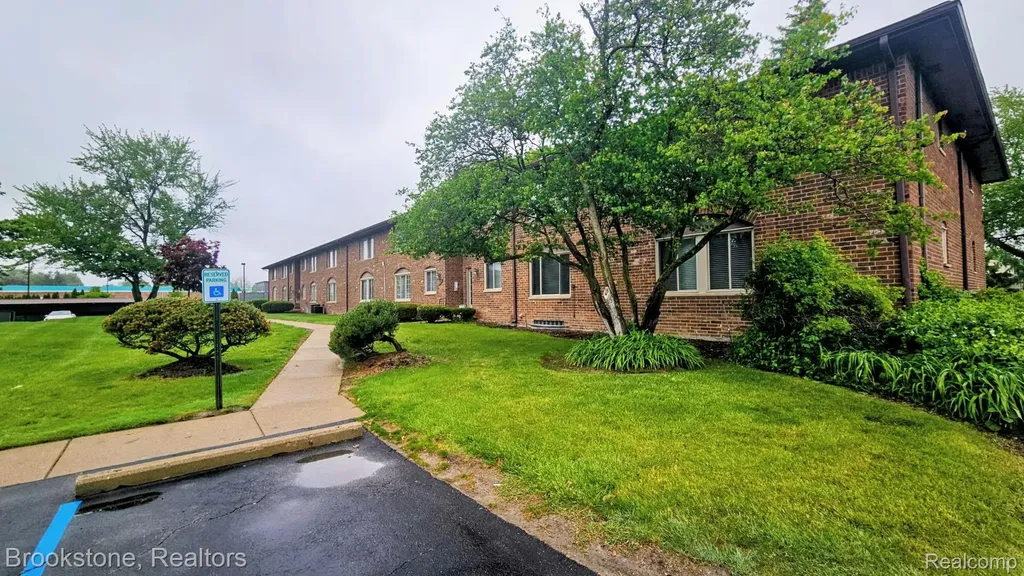 19601 W 12 Mile Road Southfield City MI 48076