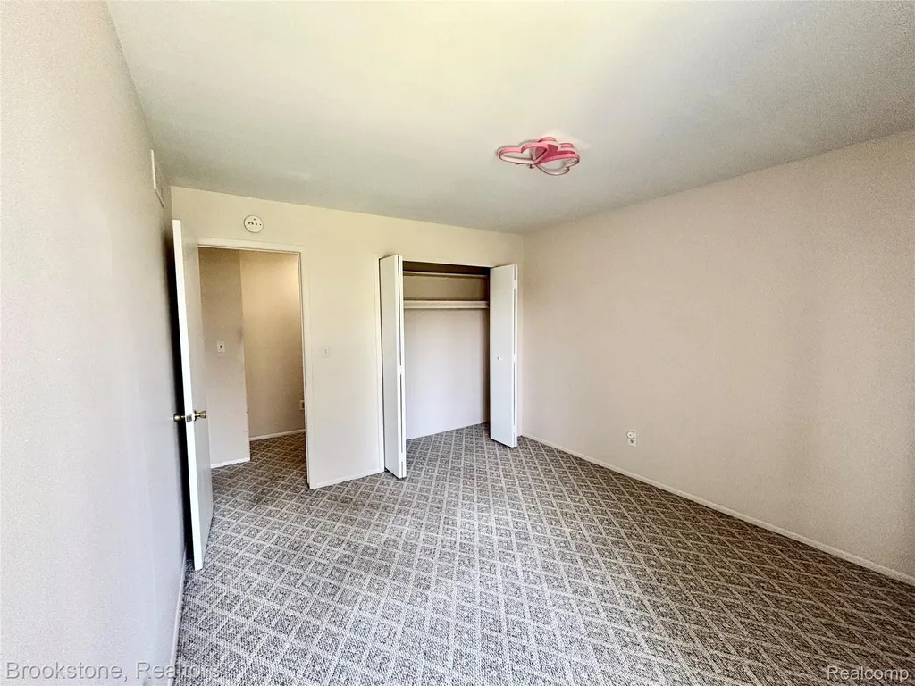 19601 W 12 Mile Road Southfield City MI 48076