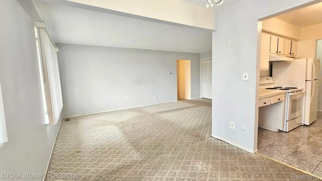 19601 W 12 Mile Road Southfield City MI 48076