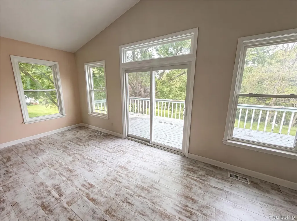 6536 Mountview Court Genoa Township MI 48116