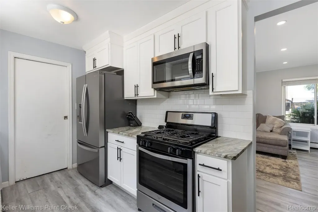 2742 Campers Drive Highland Charter Township MI 48356