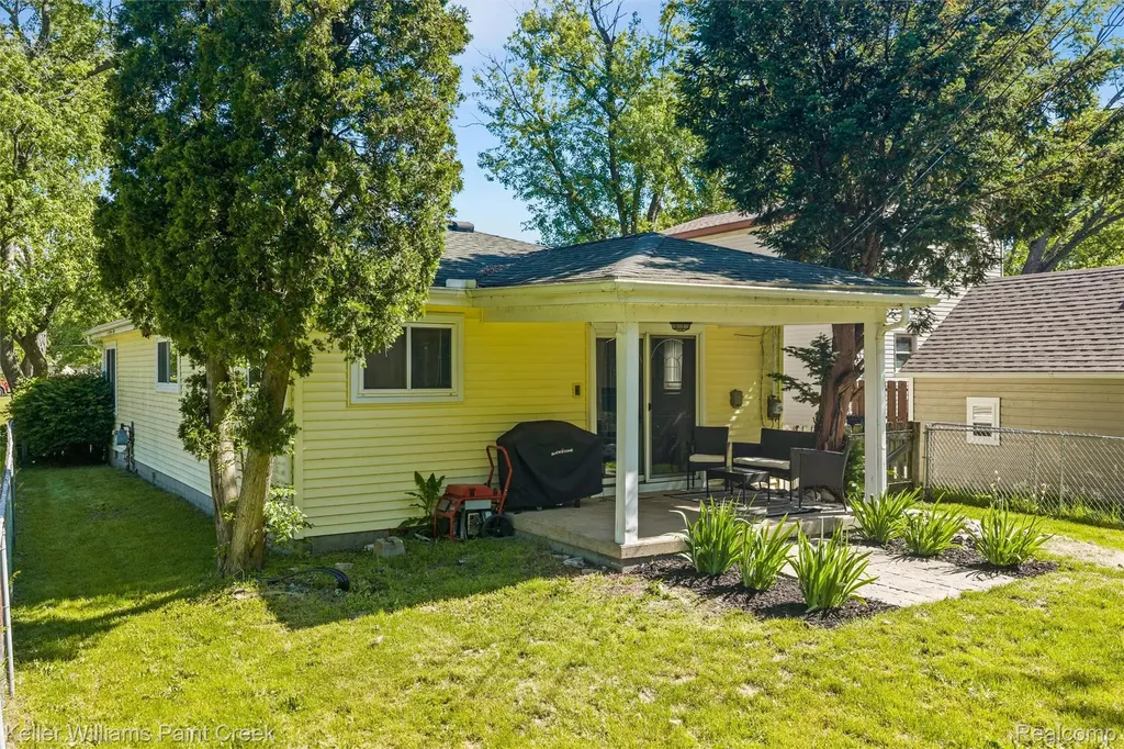 2742 Campers Drive Highland Charter Township MI 48356
