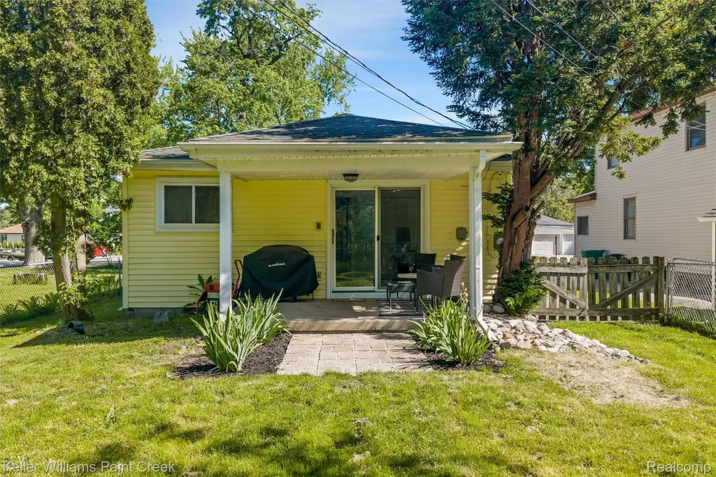 2742 Campers Drive Highland Charter Township MI 48356