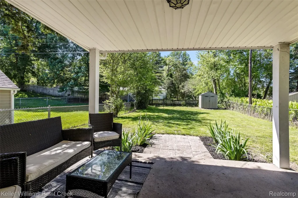 2742 Campers Drive Highland Charter Township MI 48356