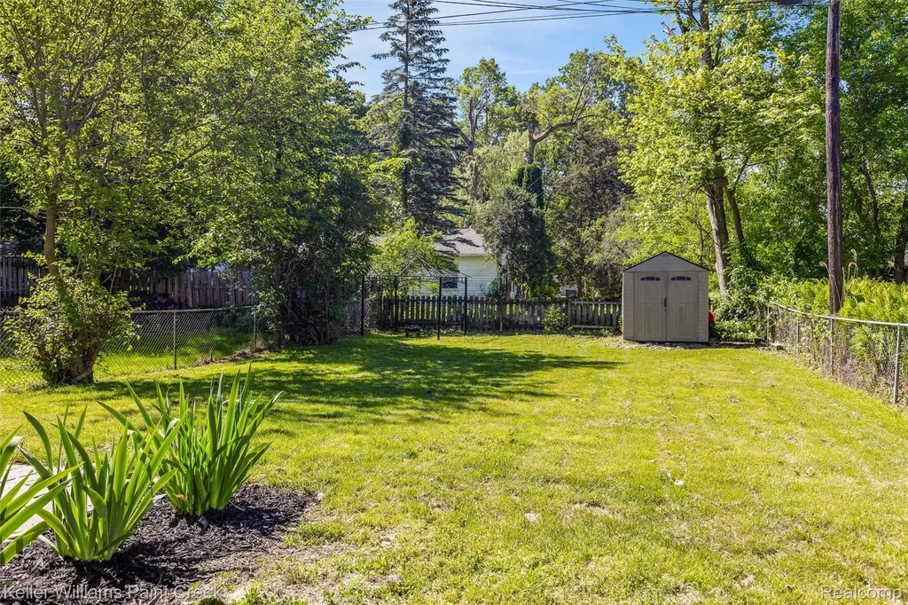 2742 Campers Drive Highland Charter Township MI 48356