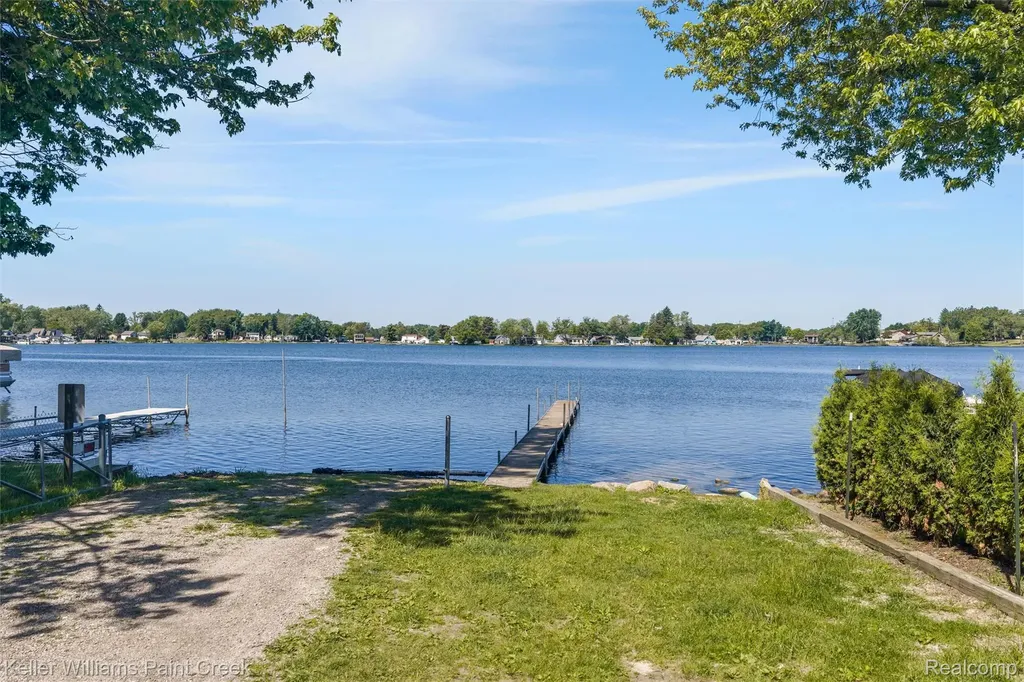 2742 Campers Drive Highland Charter Township MI 48356